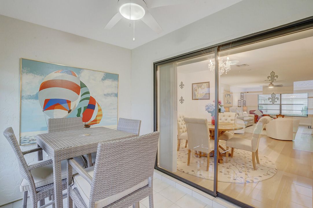 На продажу: $319,900 (2 спален, 2 ванн, 1404 Квадратных фут)