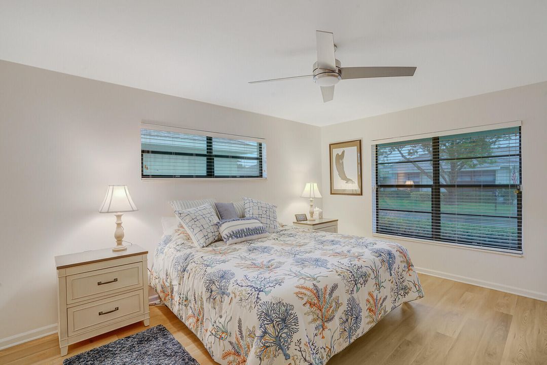 На продажу: $319,900 (2 спален, 2 ванн, 1404 Квадратных фут)