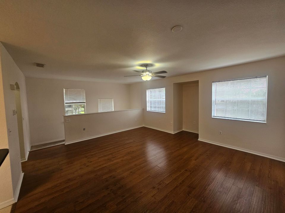 出租: $1,900 (2 贝兹, 2 浴室, 1199 平方英尺)