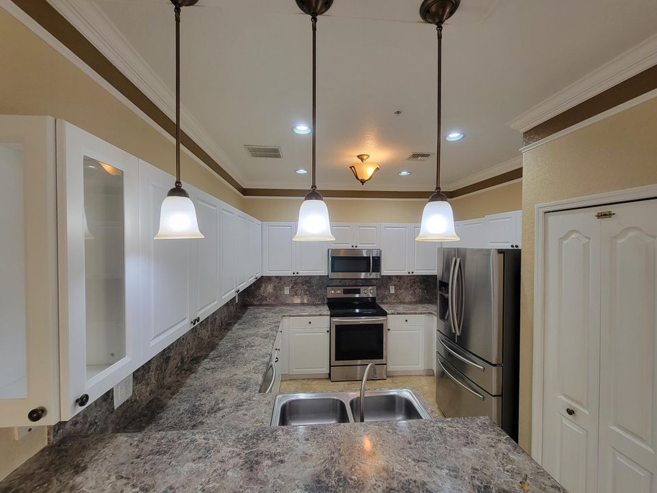 For Rent: $3,640 (3 beds, 2 baths, 1524 Square Feet)