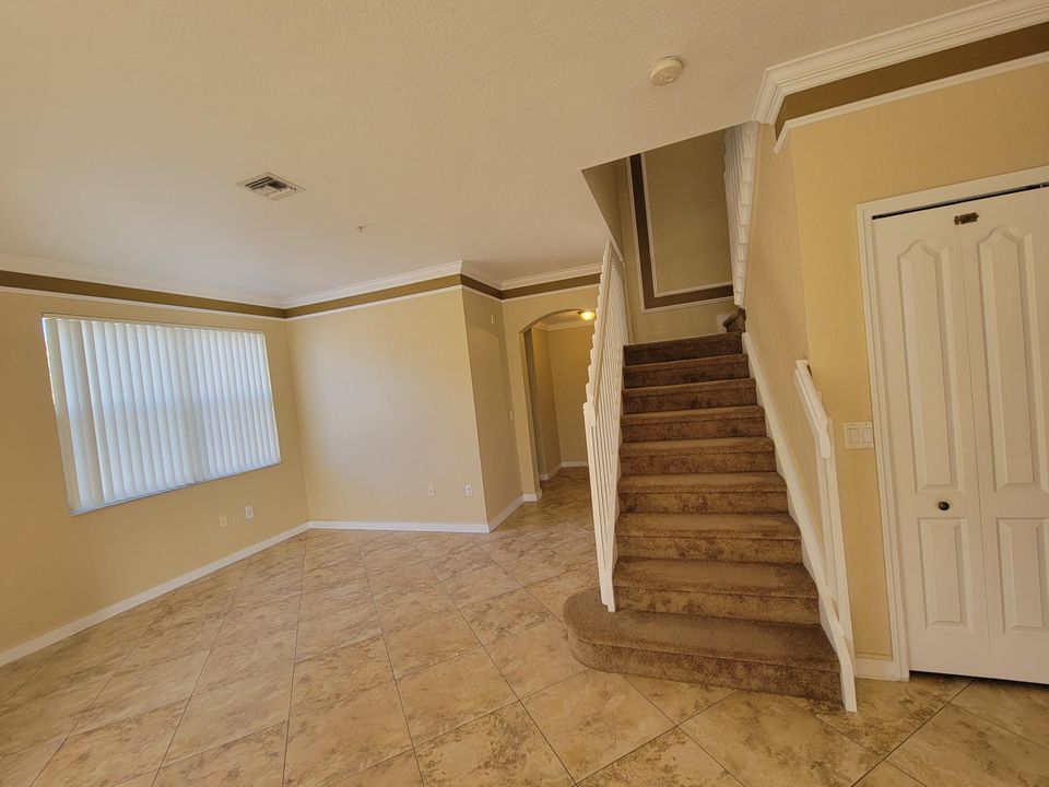 For Rent: $3,640 (3 beds, 2 baths, 1524 Square Feet)