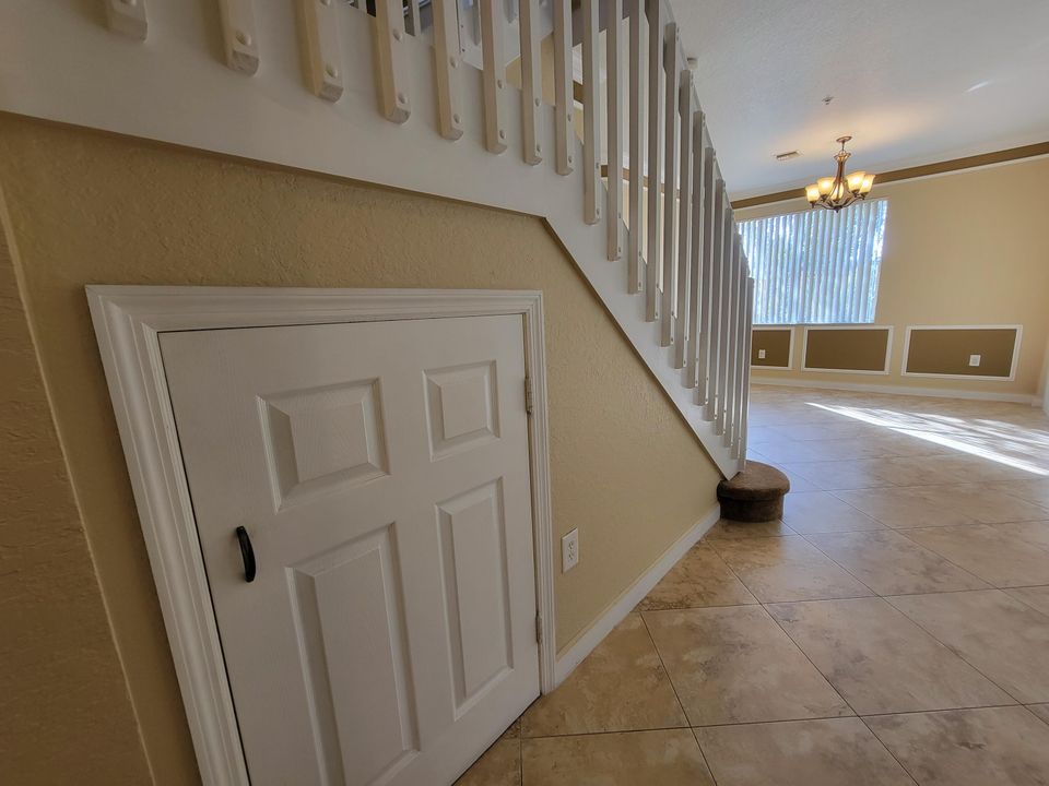 For Rent: $3,640 (3 beds, 2 baths, 1524 Square Feet)