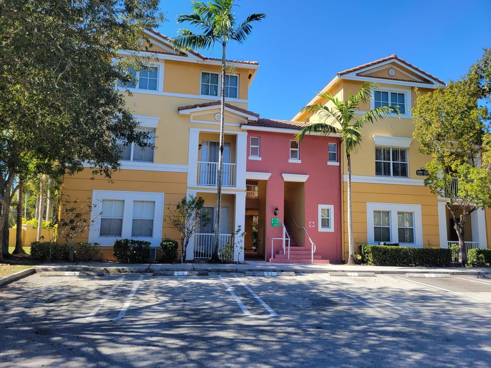 For Rent: $3,640 (3 beds, 2 baths, 1524 Square Feet)