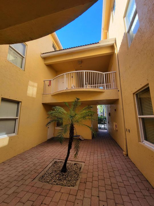 For Rent: $3,640 (3 beds, 2 baths, 1524 Square Feet)