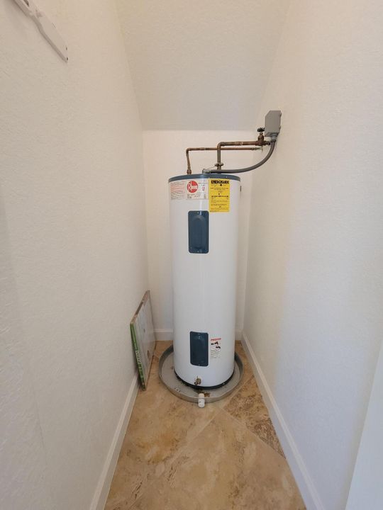 For Rent: $3,640 (3 beds, 2 baths, 1524 Square Feet)