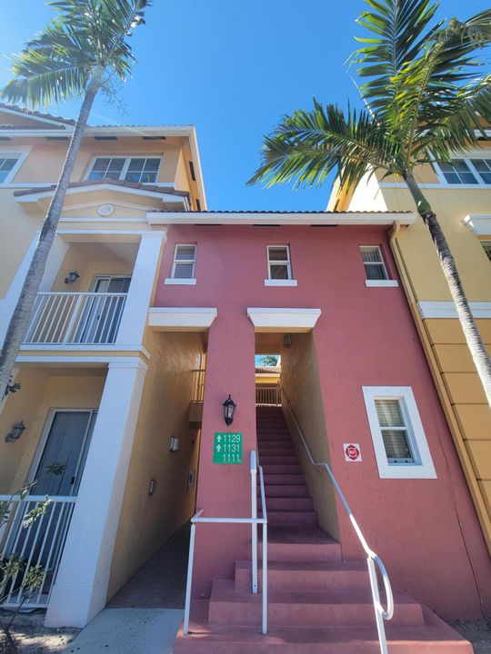 For Rent: $3,640 (3 beds, 2 baths, 1524 Square Feet)