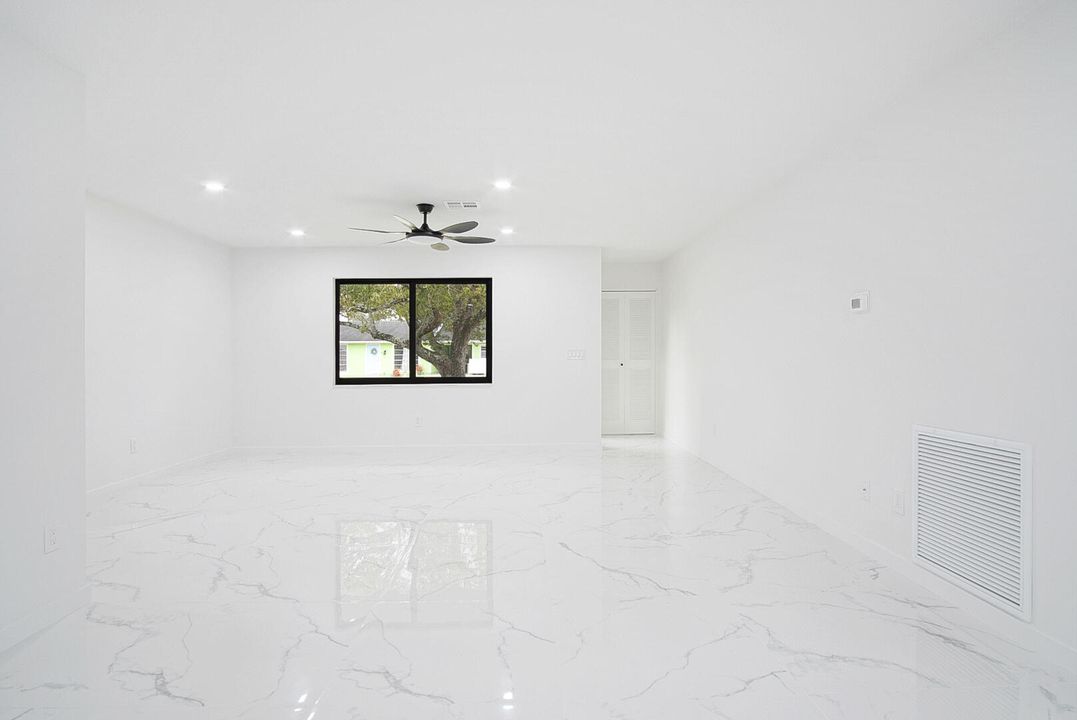 En Venta: $349,000 (2 camas, 2 baños, 1132 Pies cuadrados)