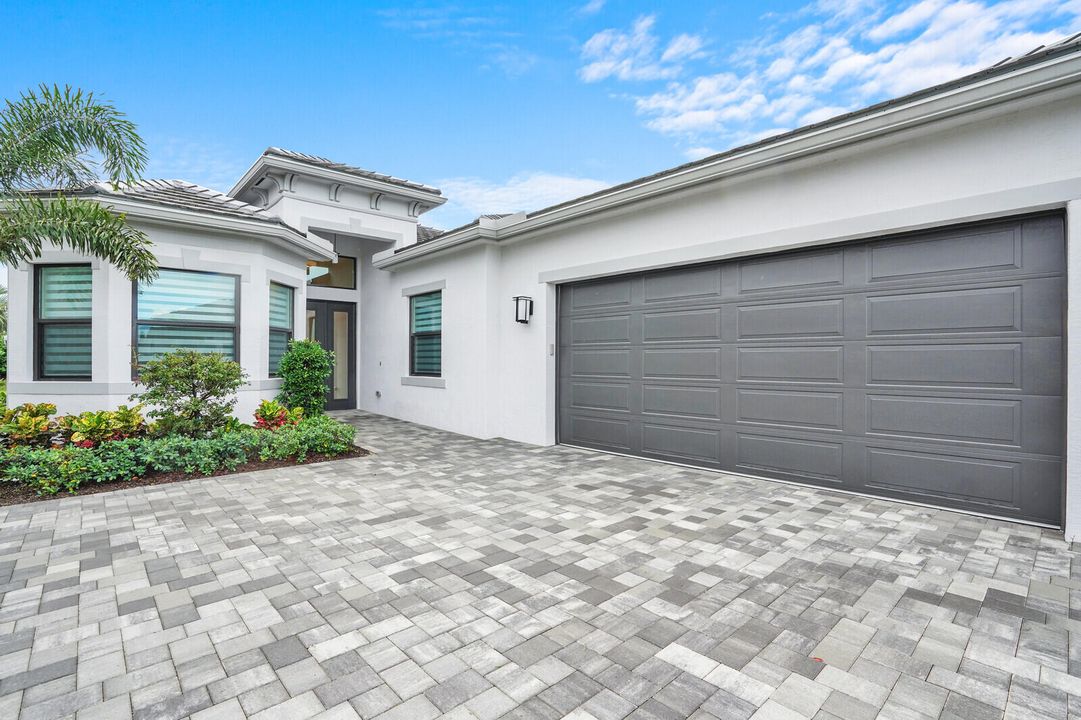 For Sale: $1,249,900 (2 beds, 2 baths, 2214 Square Feet)