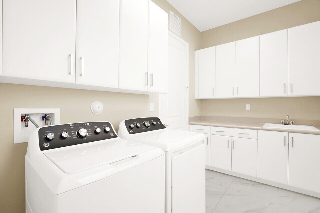 For Sale: $1,249,900 (2 beds, 2 baths, 2214 Square Feet)