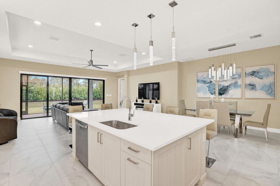 For Sale: $1,249,900 (2 beds, 2 baths, 2214 Square Feet)