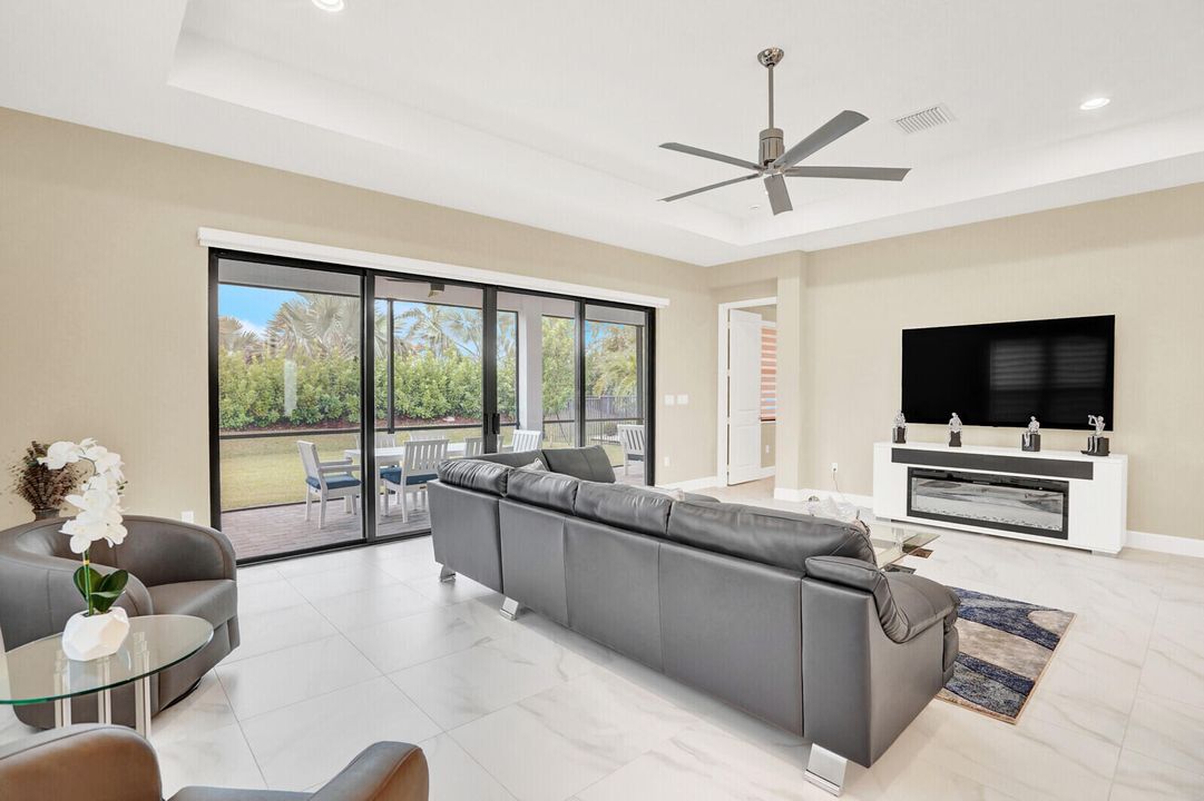 For Sale: $1,249,900 (2 beds, 2 baths, 2214 Square Feet)