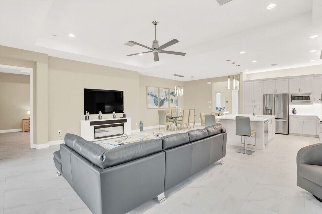 For Sale: $1,249,900 (2 beds, 2 baths, 2214 Square Feet)