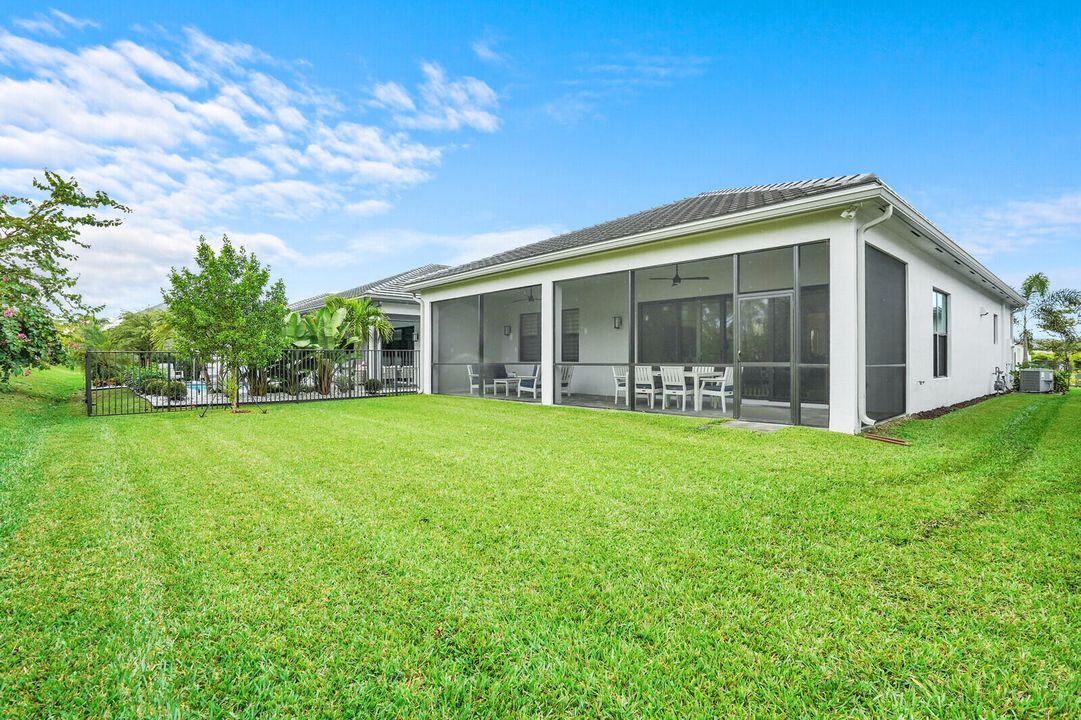 For Sale: $1,249,900 (2 beds, 2 baths, 2214 Square Feet)