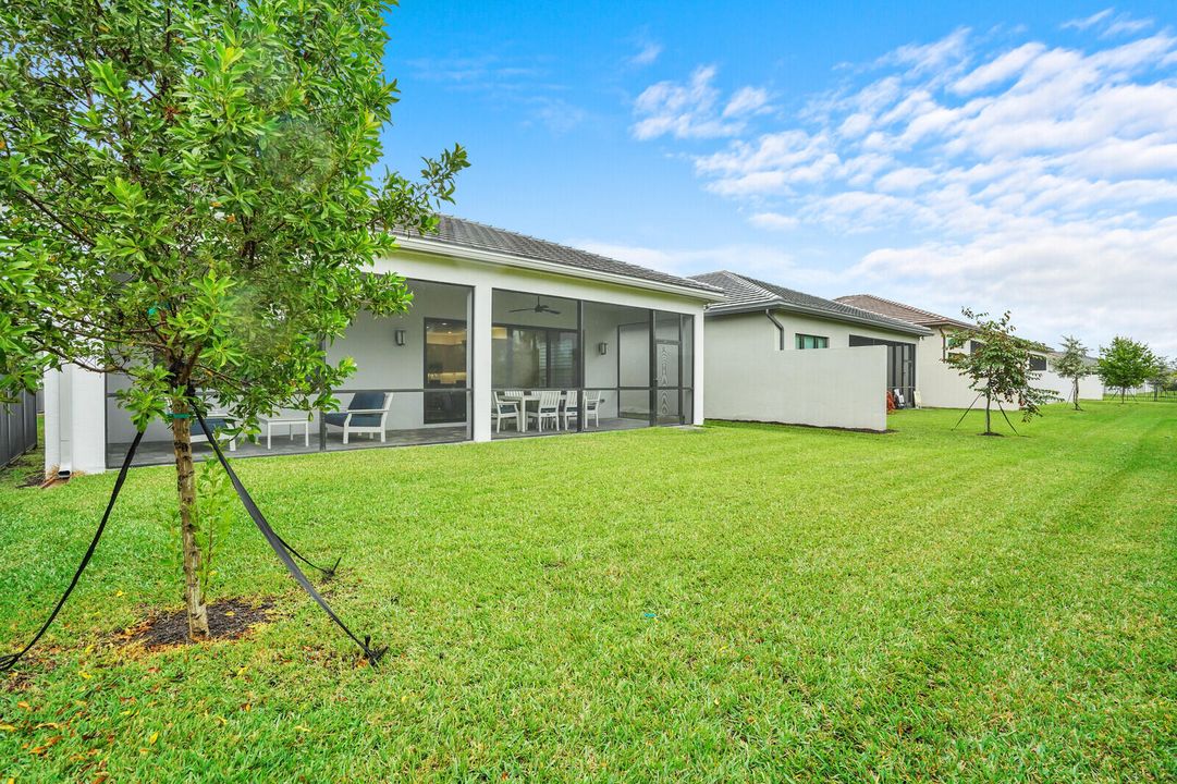 For Sale: $1,249,900 (2 beds, 2 baths, 2214 Square Feet)