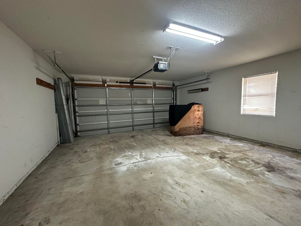 For Rent: $2,700 (3 beds, 3 baths, 2089 Square Feet)