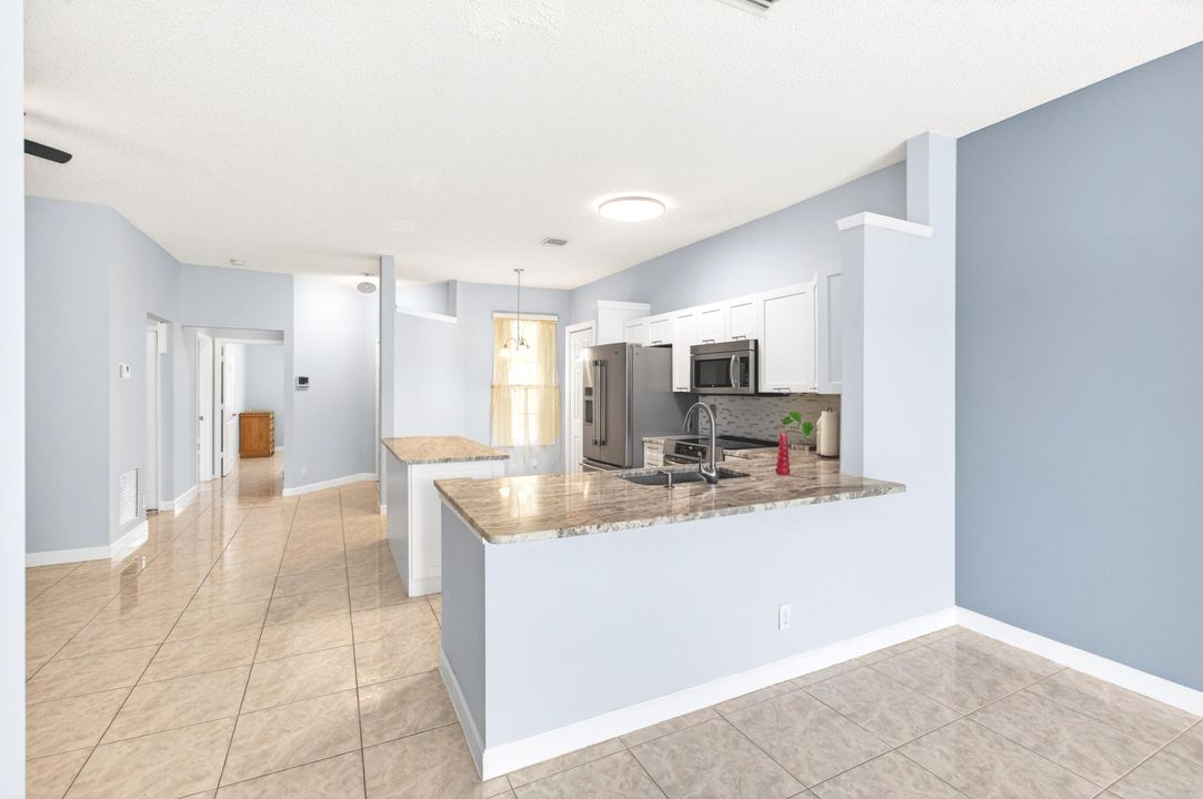 Activo con contrato: $2,200 (3 camas, 2 baños, 1345 Pies cuadrados)