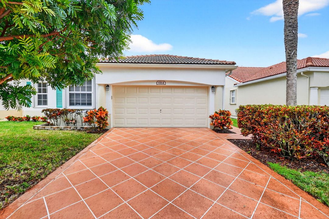 For Sale: $389,000 (2 beds, 2 baths, 1559 Square Feet)