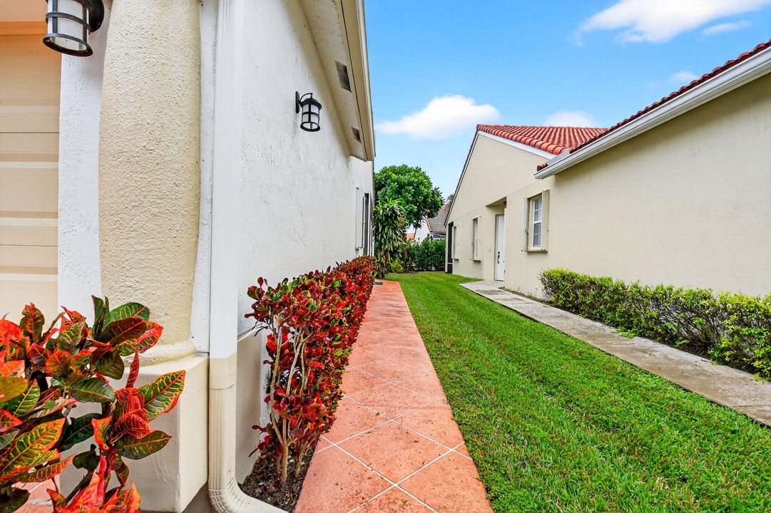 For Sale: $389,000 (2 beds, 2 baths, 1559 Square Feet)