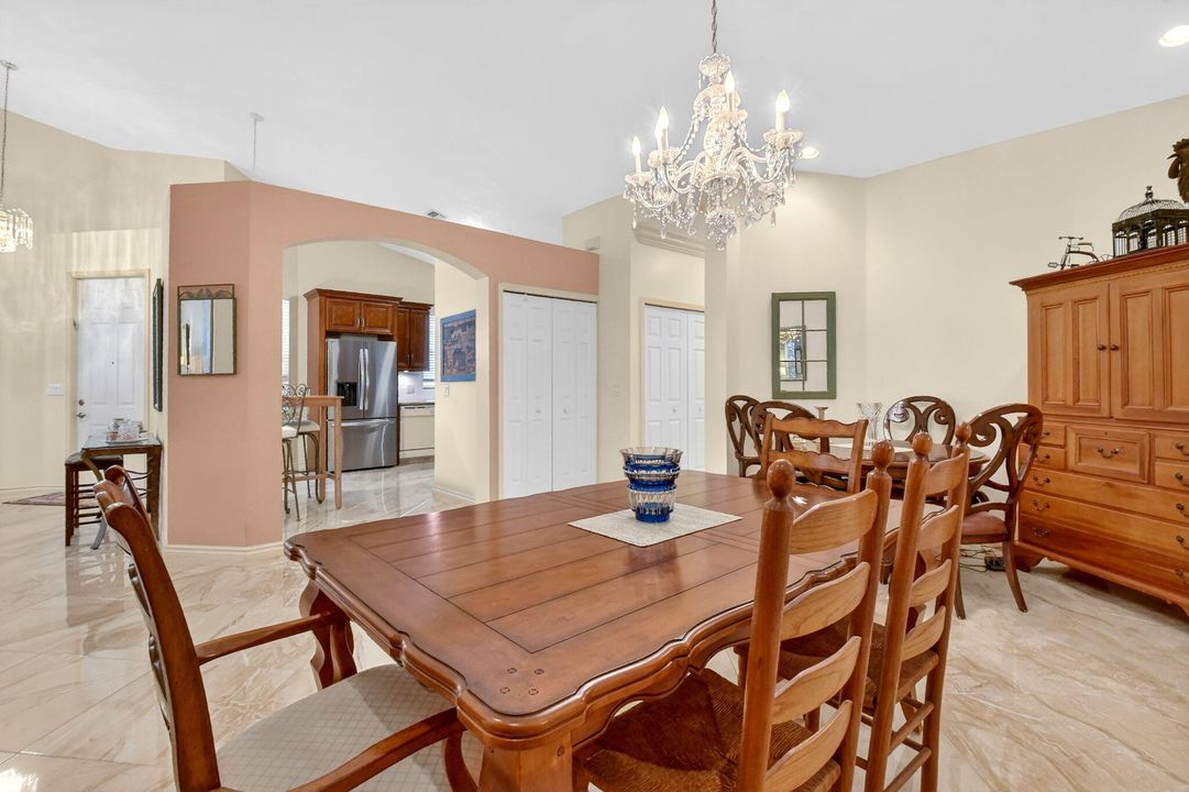 For Sale: $389,000 (2 beds, 2 baths, 1559 Square Feet)