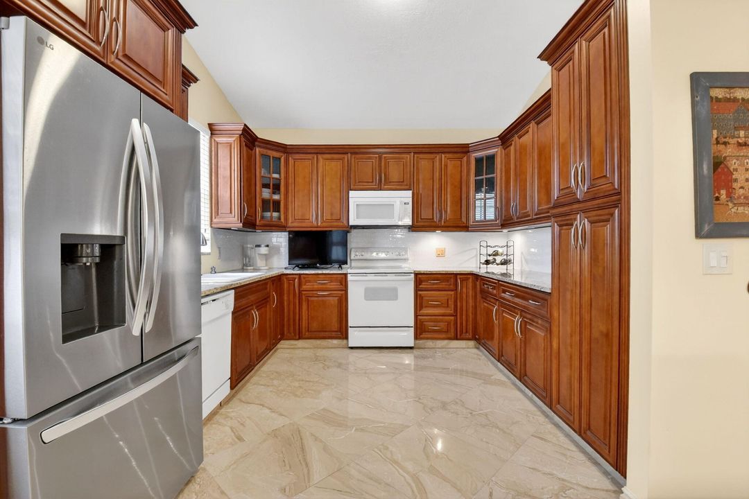 For Sale: $389,000 (2 beds, 2 baths, 1559 Square Feet)