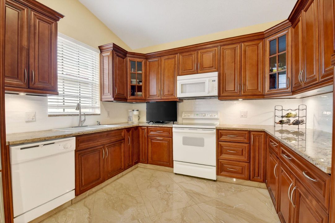 For Sale: $389,000 (2 beds, 2 baths, 1559 Square Feet)