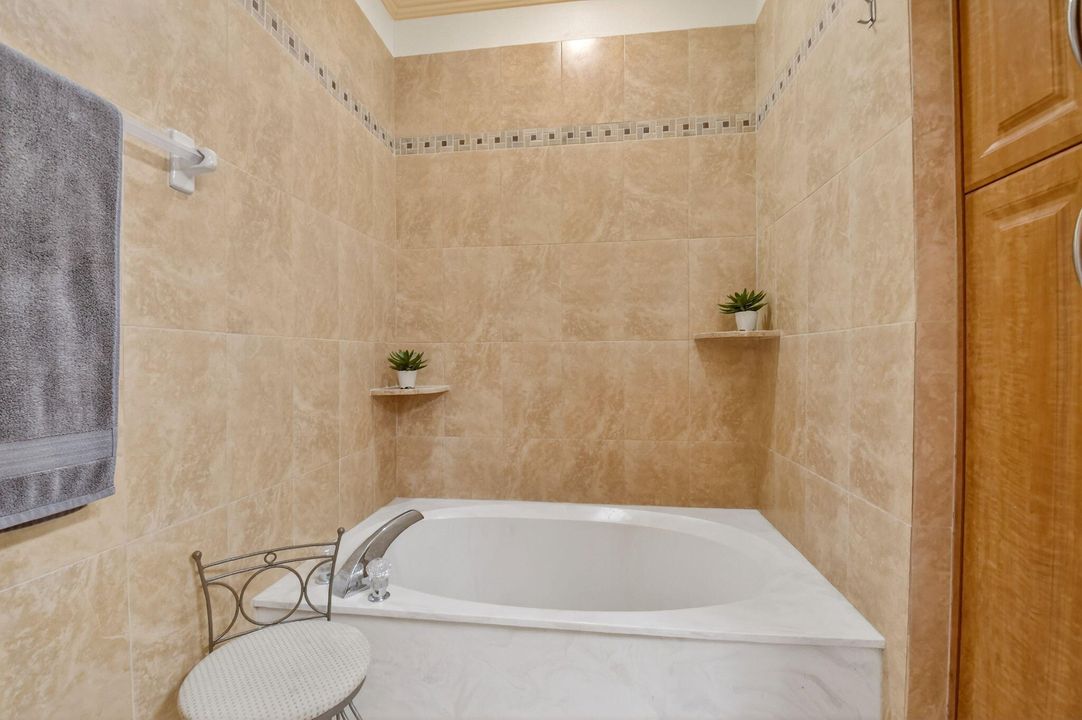 For Sale: $389,000 (2 beds, 2 baths, 1559 Square Feet)