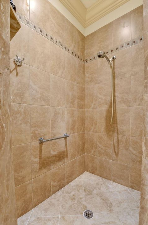 For Sale: $389,000 (2 beds, 2 baths, 1559 Square Feet)