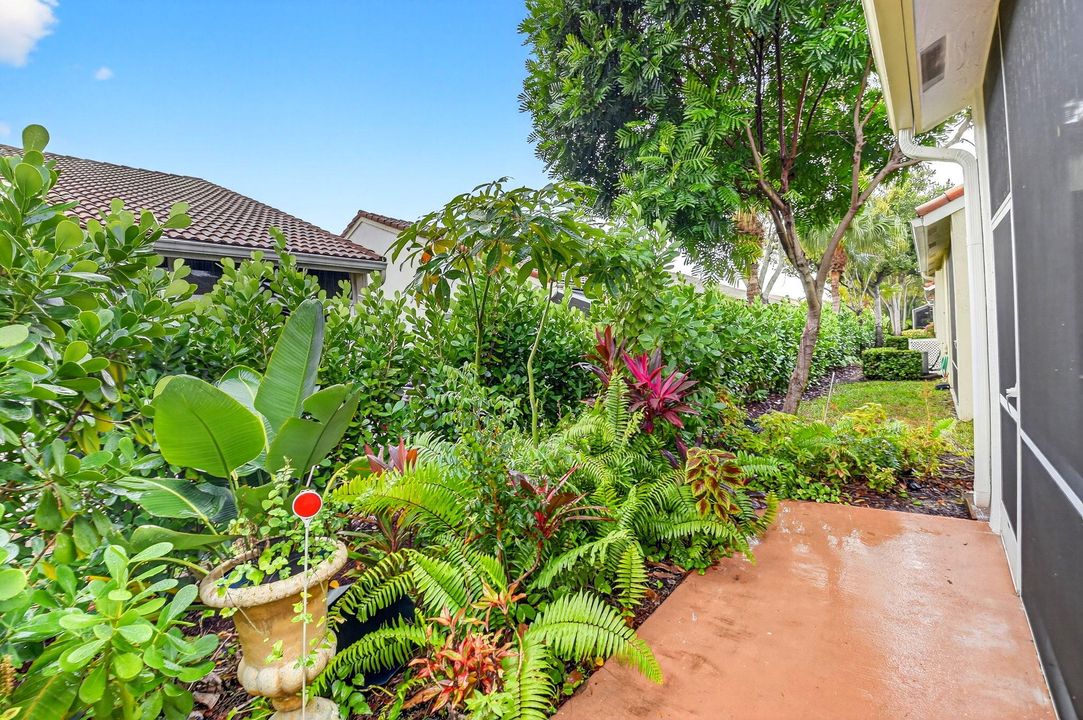 For Sale: $389,000 (2 beds, 2 baths, 1559 Square Feet)