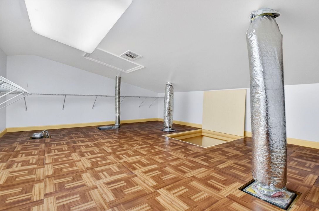 For Sale: $389,000 (2 beds, 2 baths, 1559 Square Feet)