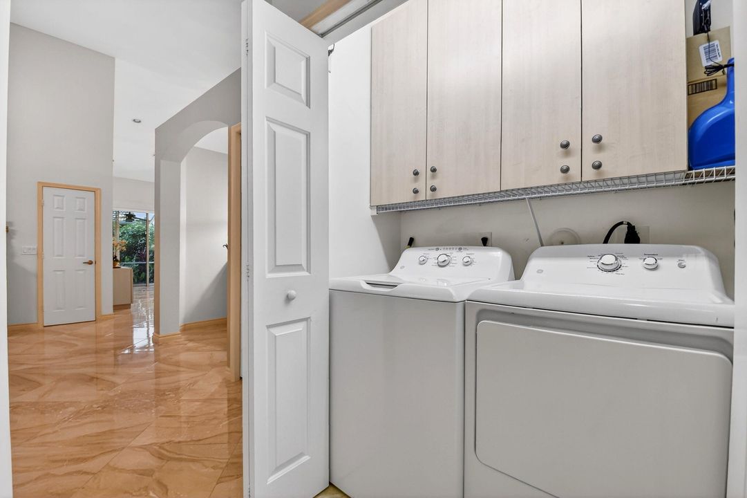 For Sale: $389,000 (2 beds, 2 baths, 1559 Square Feet)