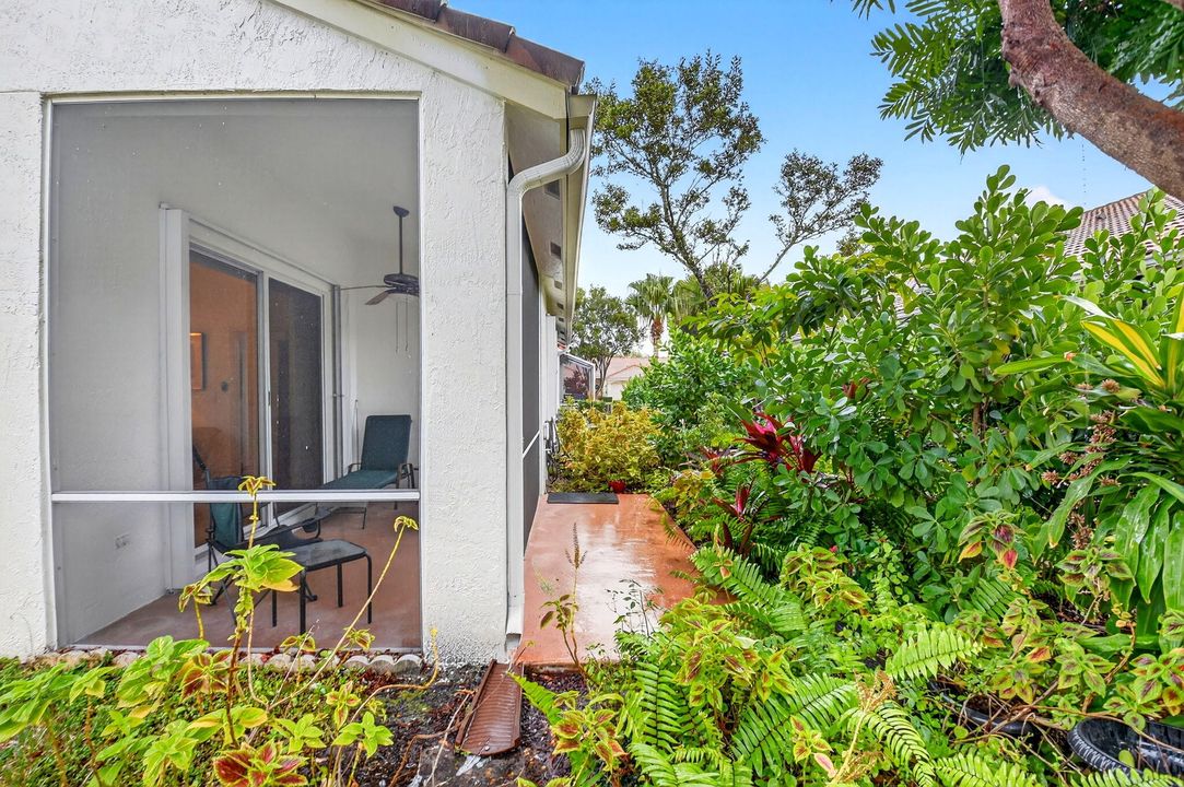 For Sale: $389,000 (2 beds, 2 baths, 1559 Square Feet)