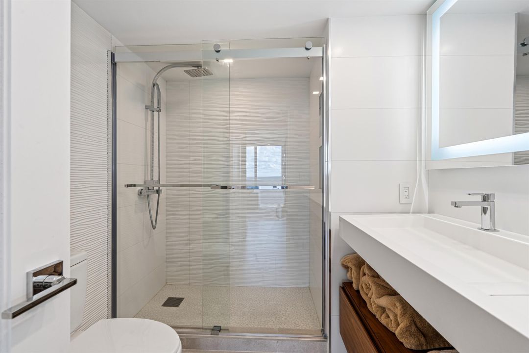 For Sale: $2,895,000 (3 beds, 2 baths, 2101 Square Feet)