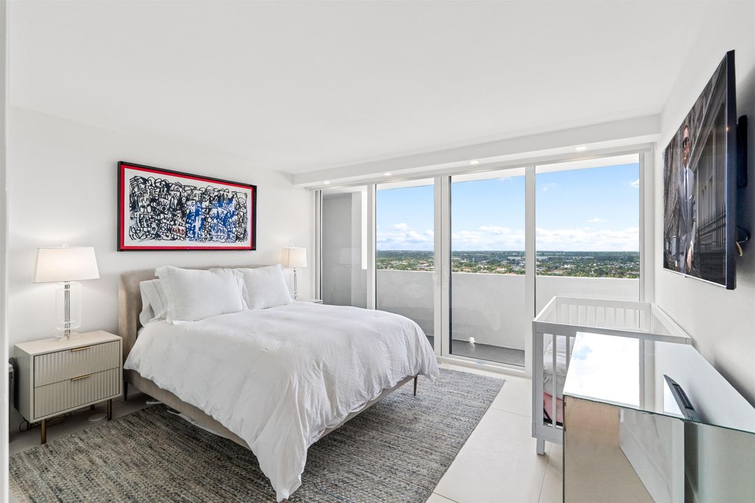 For Sale: $2,895,000 (3 beds, 2 baths, 2101 Square Feet)