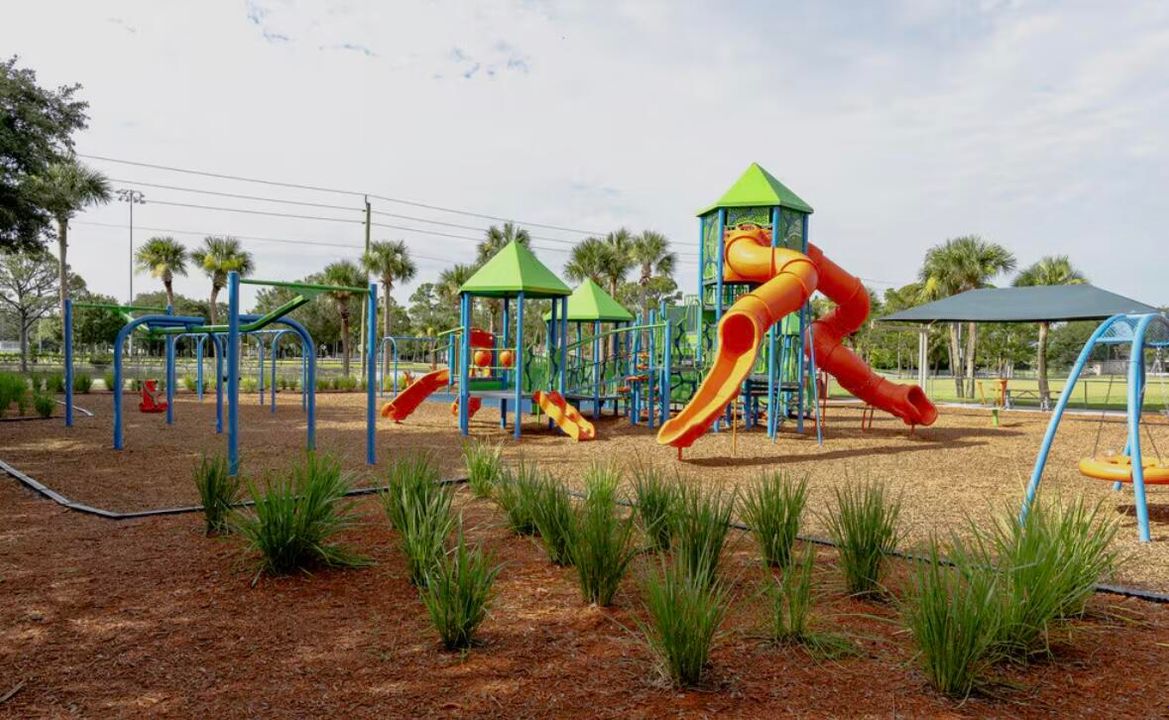 For Sale: $424,900 (3 beds, 2 baths, 1711 Square Feet)