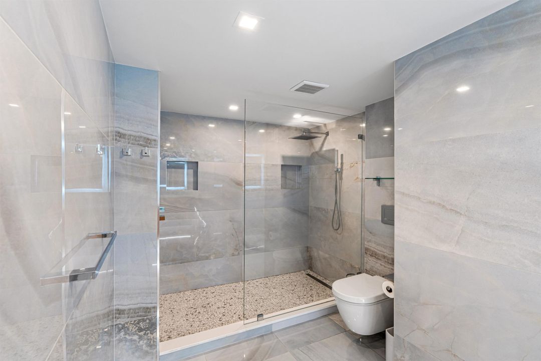 For Sale: $2,895,000 (3 beds, 2 baths, 2101 Square Feet)