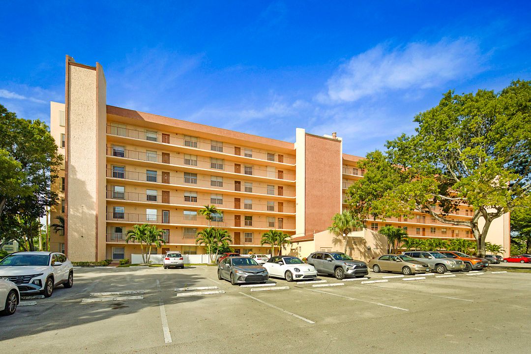 На продажу: $125,000 (2 спален, 2 ванн, 1145 Квадратных фут)