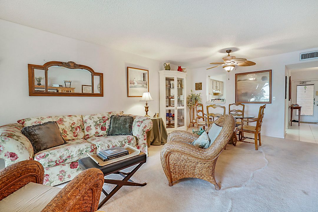 На продажу: $125,000 (2 спален, 2 ванн, 1145 Квадратных фут)