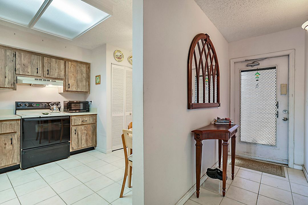 На продажу: $125,000 (2 спален, 2 ванн, 1145 Квадратных фут)