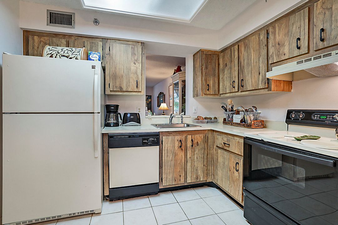 На продажу: $125,000 (2 спален, 2 ванн, 1145 Квадратных фут)