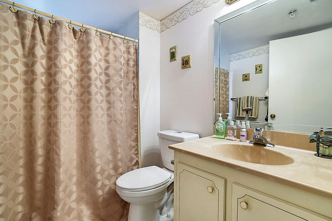 На продажу: $125,000 (2 спален, 2 ванн, 1145 Квадратных фут)