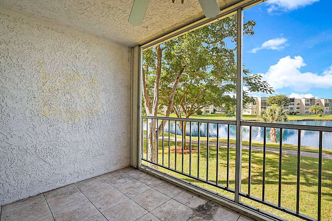 На продажу: $125,000 (2 спален, 2 ванн, 1145 Квадратных фут)