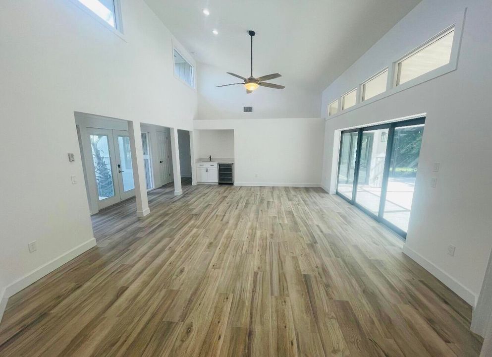 В аренду: $4,450 (4 спален, 2 ванн, 1835 Квадратных фут)