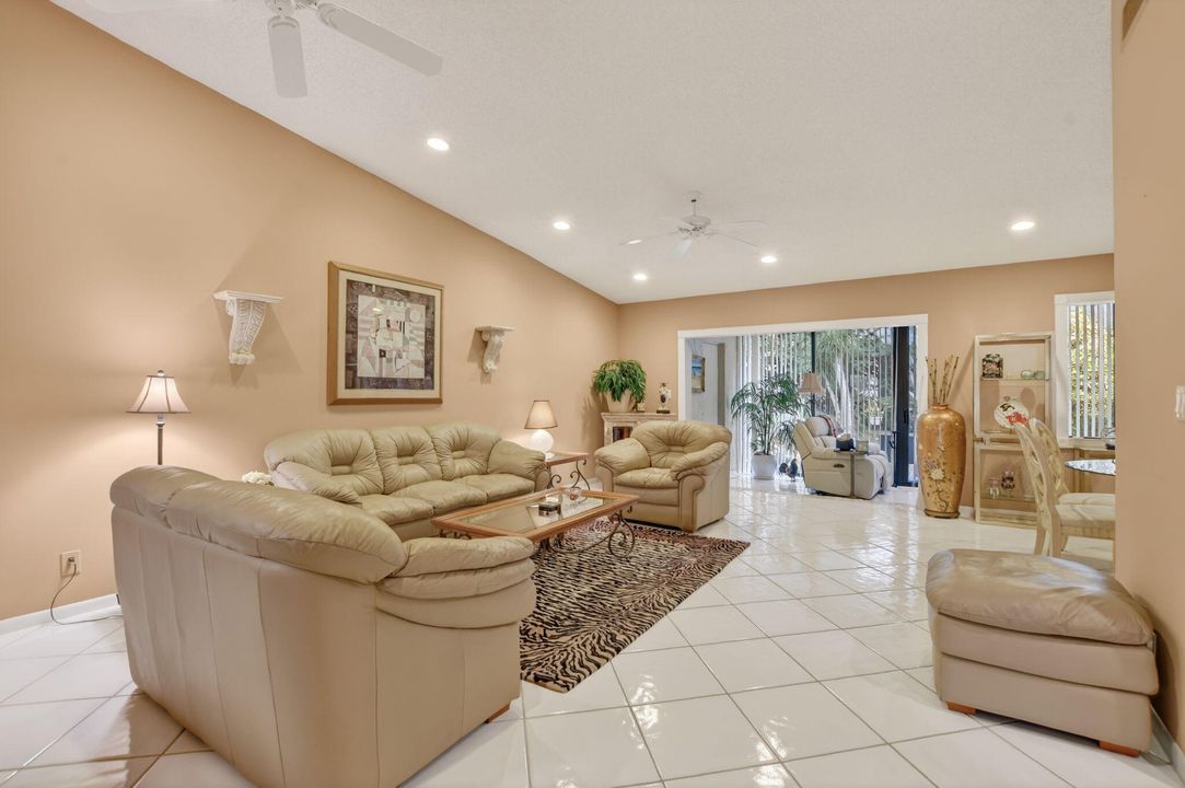 Active With Contract: $250,000 (2 beds, 2 baths, 1459 Square Feet)