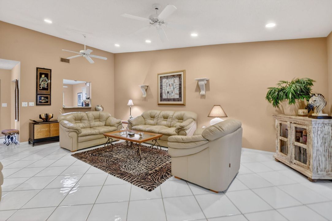 Active With Contract: $250,000 (2 beds, 2 baths, 1459 Square Feet)