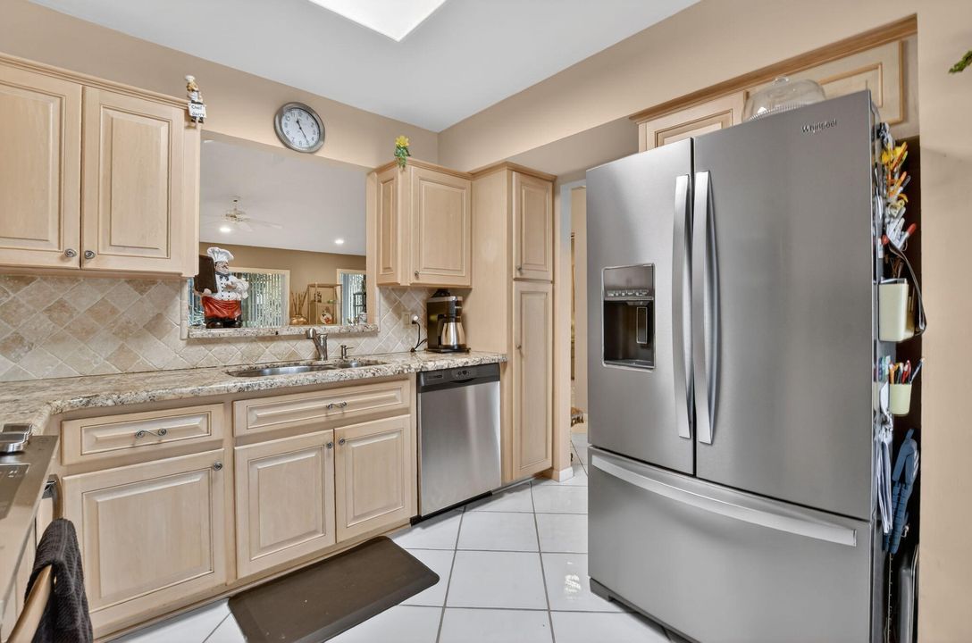 Active With Contract: $250,000 (2 beds, 2 baths, 1459 Square Feet)