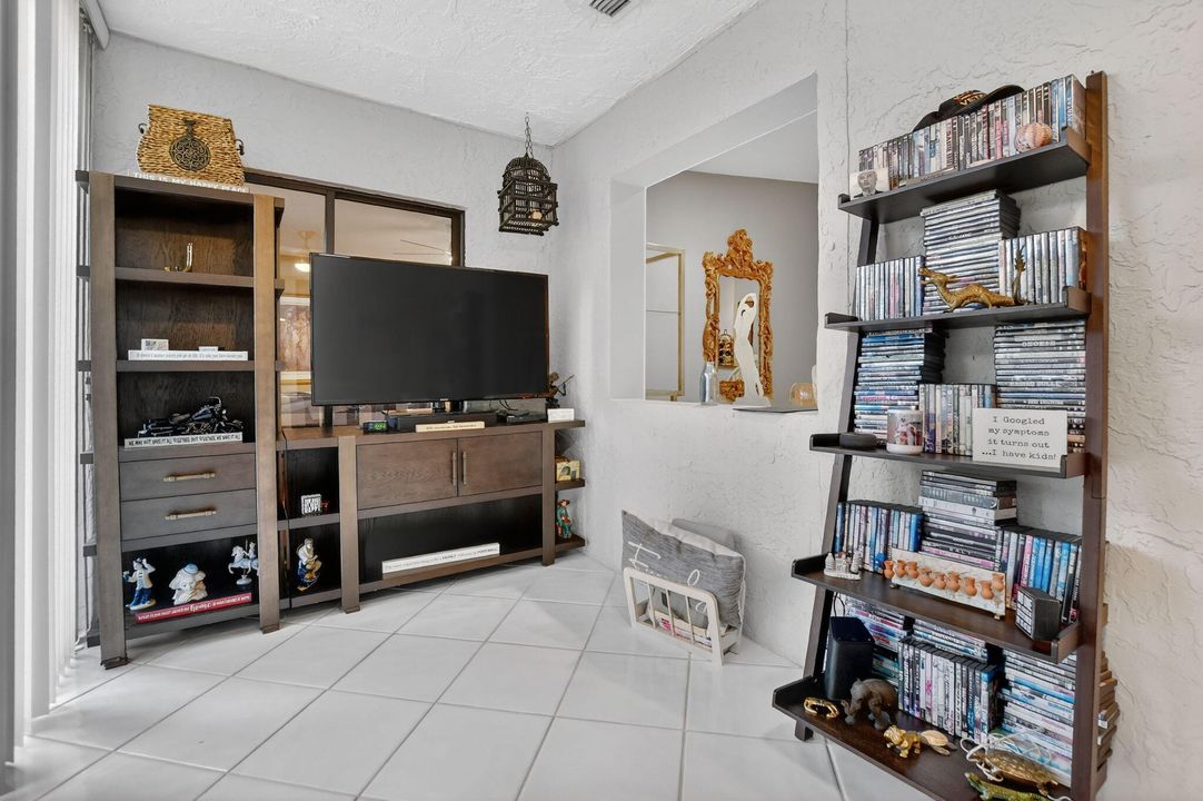 Active With Contract: $250,000 (2 beds, 2 baths, 1459 Square Feet)