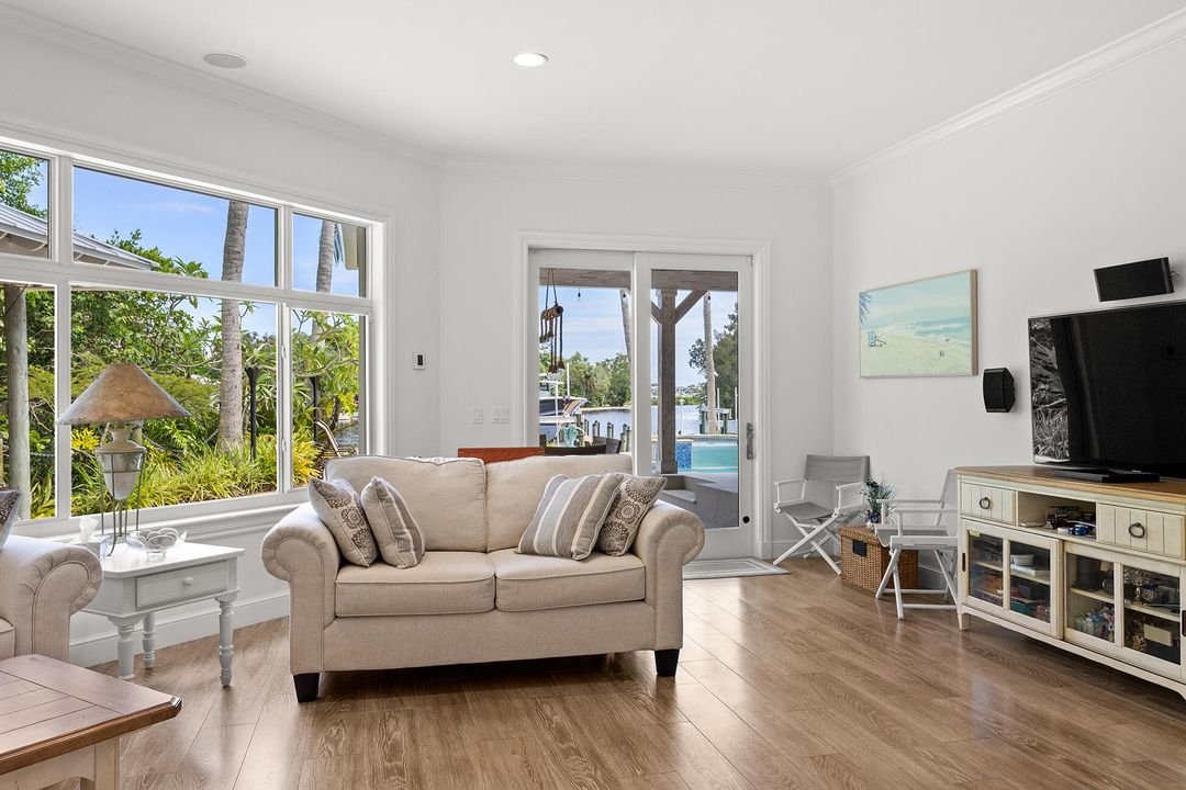 For Sale: $4,950,000 (6 beds, 5 baths, 4314 Square Feet)