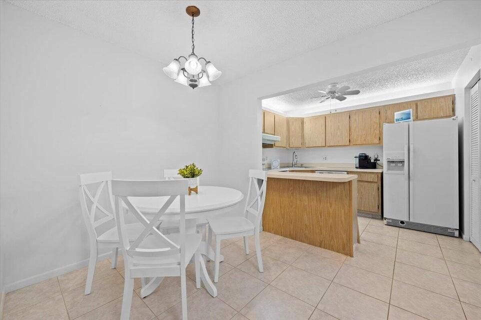 待售: $139,000 (2 贝兹, 1 浴室, 804 平方英尺)