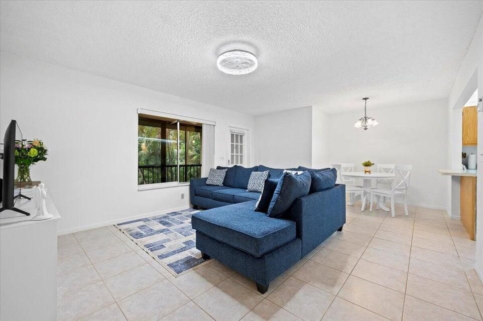 待售: $139,000 (2 贝兹, 1 浴室, 804 平方英尺)