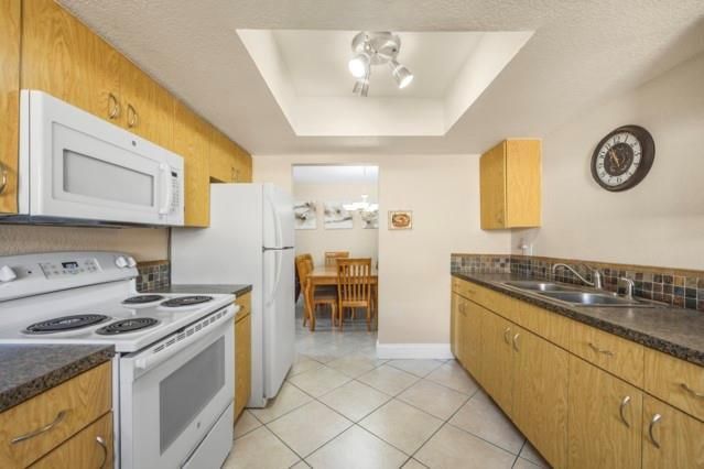 For Sale: $350,000 (3 beds, 2 baths, 1400 Square Feet)